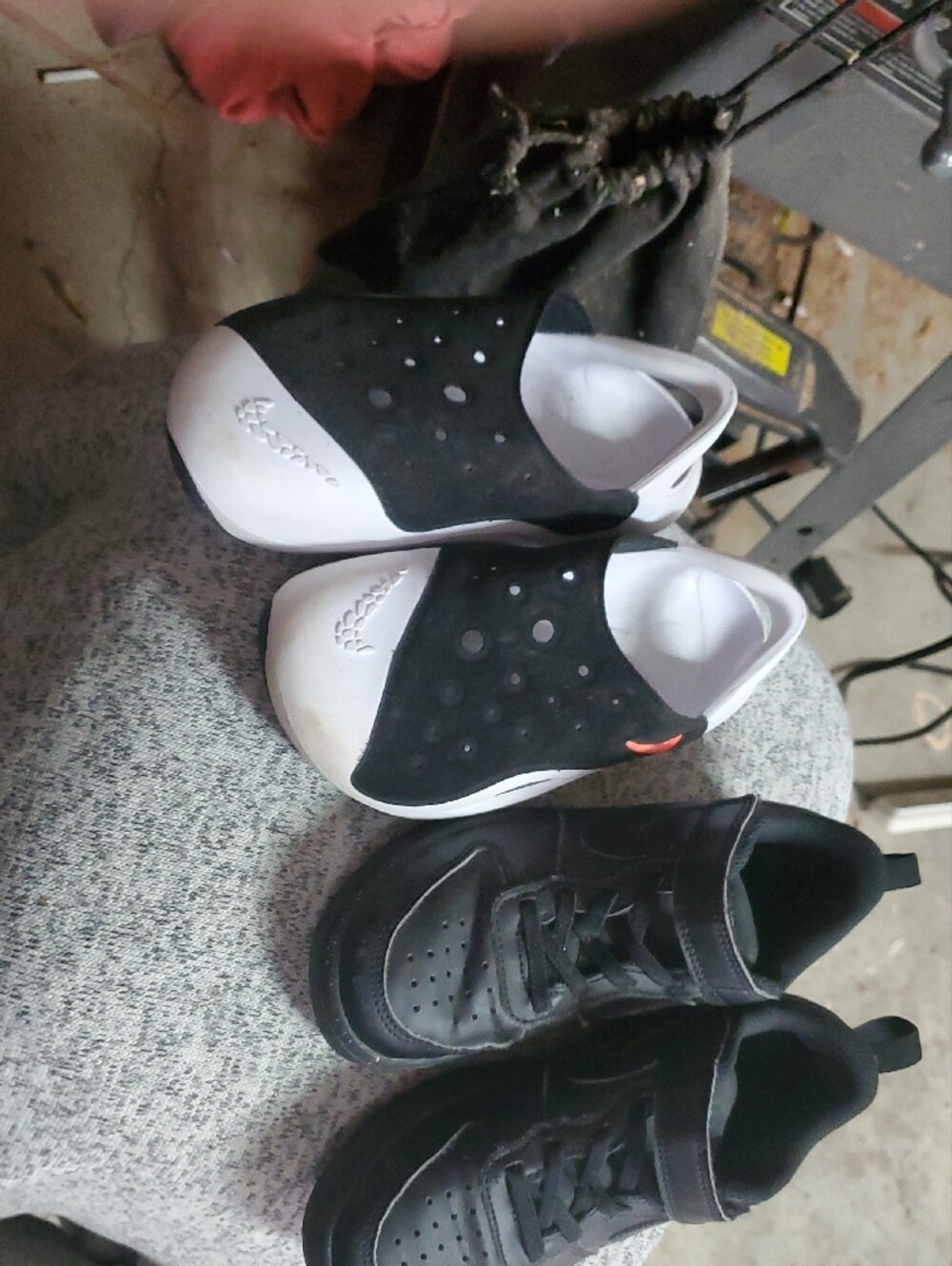 Men's Black Athletic Sneakers - Black - Picture 2 of 2